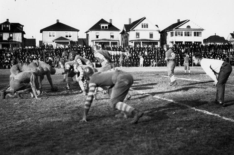 1916 football game