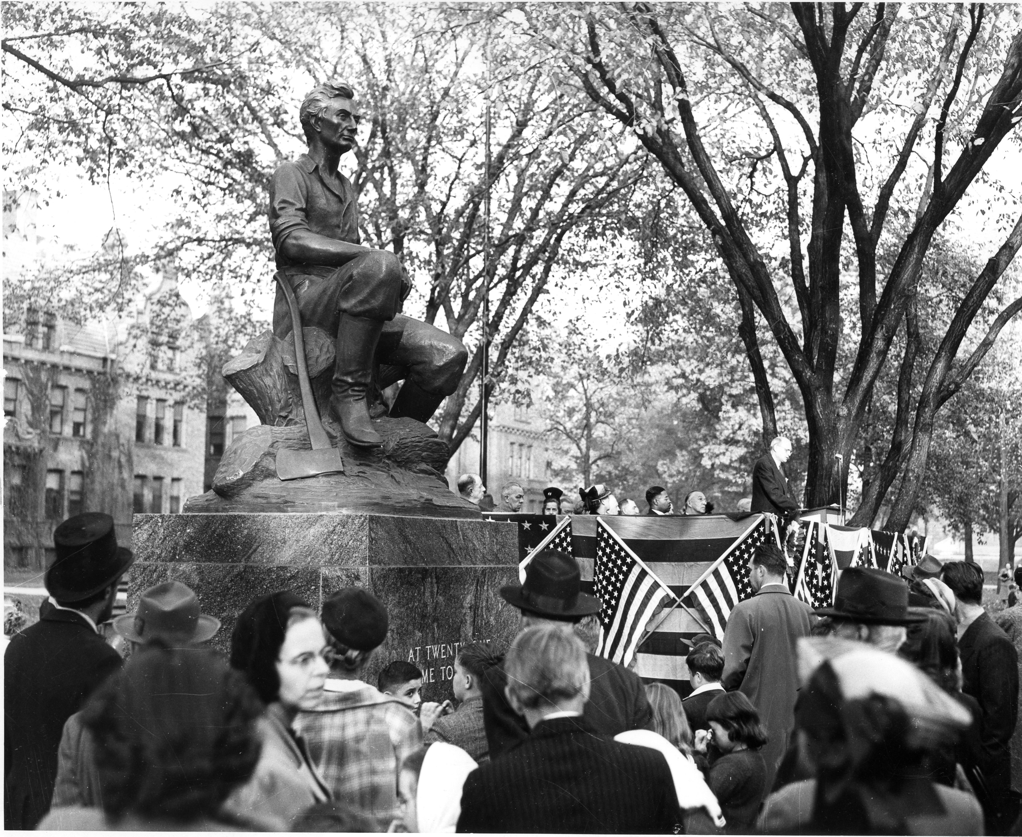 Black and white photo of Lincoln sculpture dedication in 1948