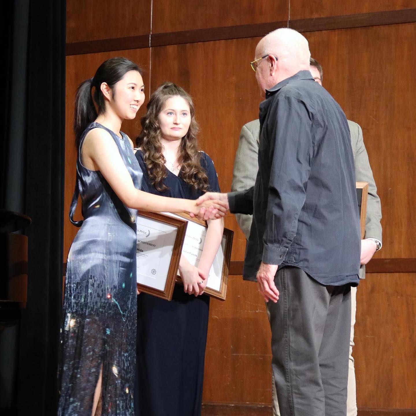 Risako Hida receiving Hollis award