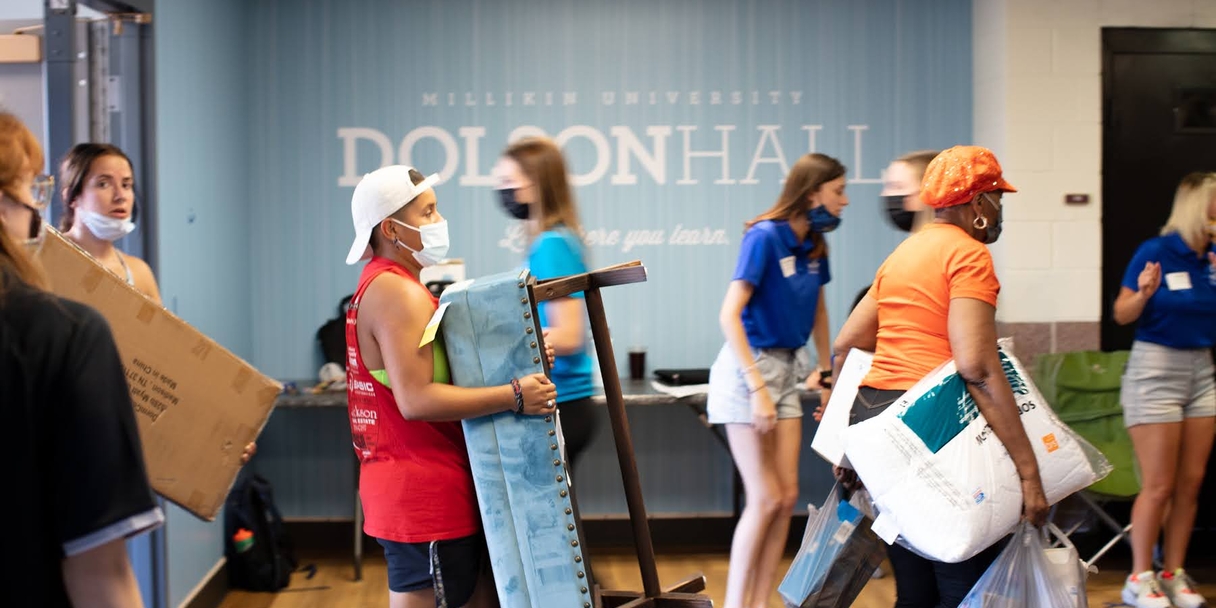 Students moving into Dolson hall