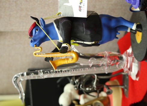 A figurine of a cow playing saxophone!